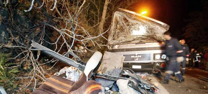 13 Απριλίου 2003: Πριν από 15 χρόνια 21 μαθητές έχασαν τη ζωή τους στα Τέμπη (βίντεο)